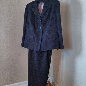 Suit Studio Women's Pant Suit Size 22W Black With Soft Pink Pinstripes